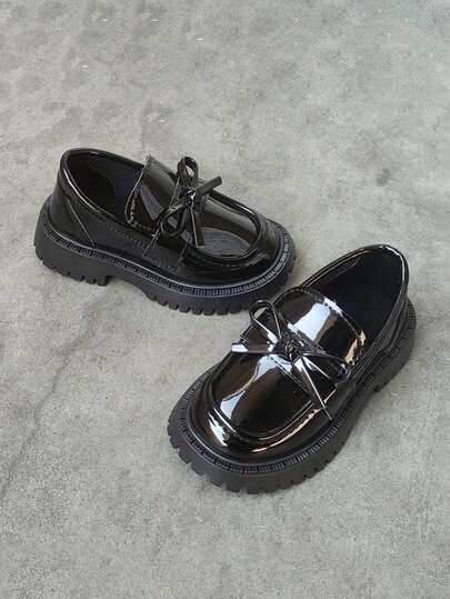 1双女童可爱厚底亮面漆皮公主鞋，透气柔软防滑多功能儿童乐福鞋，简约时尚婴幼儿易穿脱学步鞋，适合春、夏、秋季穿着