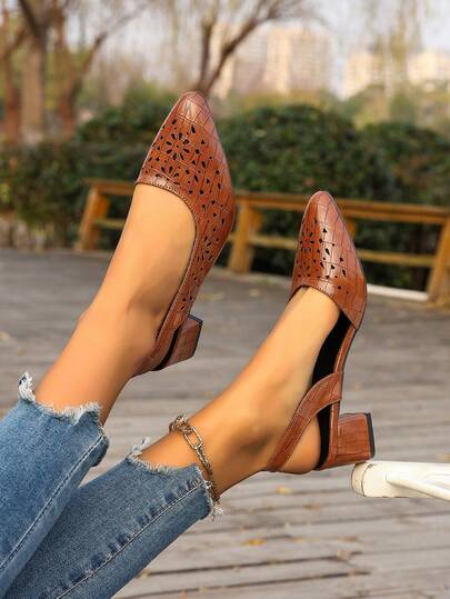 法式复古尖头粗跟镂空露后跟凉鞋，女士专业工作鞋