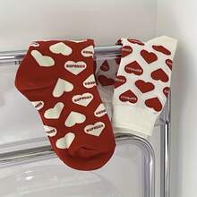 4双装女士可爱百搭中筒袜，饰有心形和字母图案，适合日常穿着和情人节。 - 彩色 - 查看 5