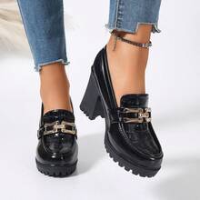 女士黑色乐福鞋玛丽珍鞋，鳄鱼纹压花中帮厚底高跟圆头金属扣休闲高跟鞋，学院风 - 黑色-2 - 查看 4