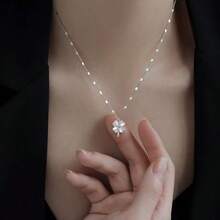 1pc Fashionable Minimalist Four-Leaf Clover Necklace, Delicate Clavicle Chain, Unique High-End Necklace Gift For Friends