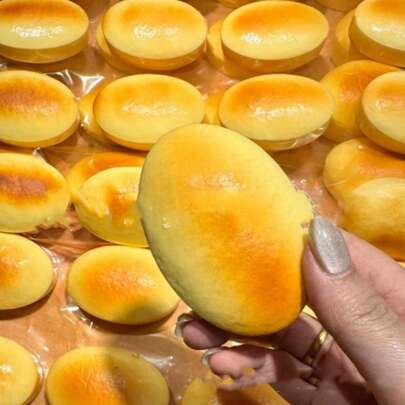 Soft Oval Cheese Cake Squishy Toy, Slow Rebound Stress Relief Toy, Original Dough, Wet Soft Ultra Slow, Small Gift