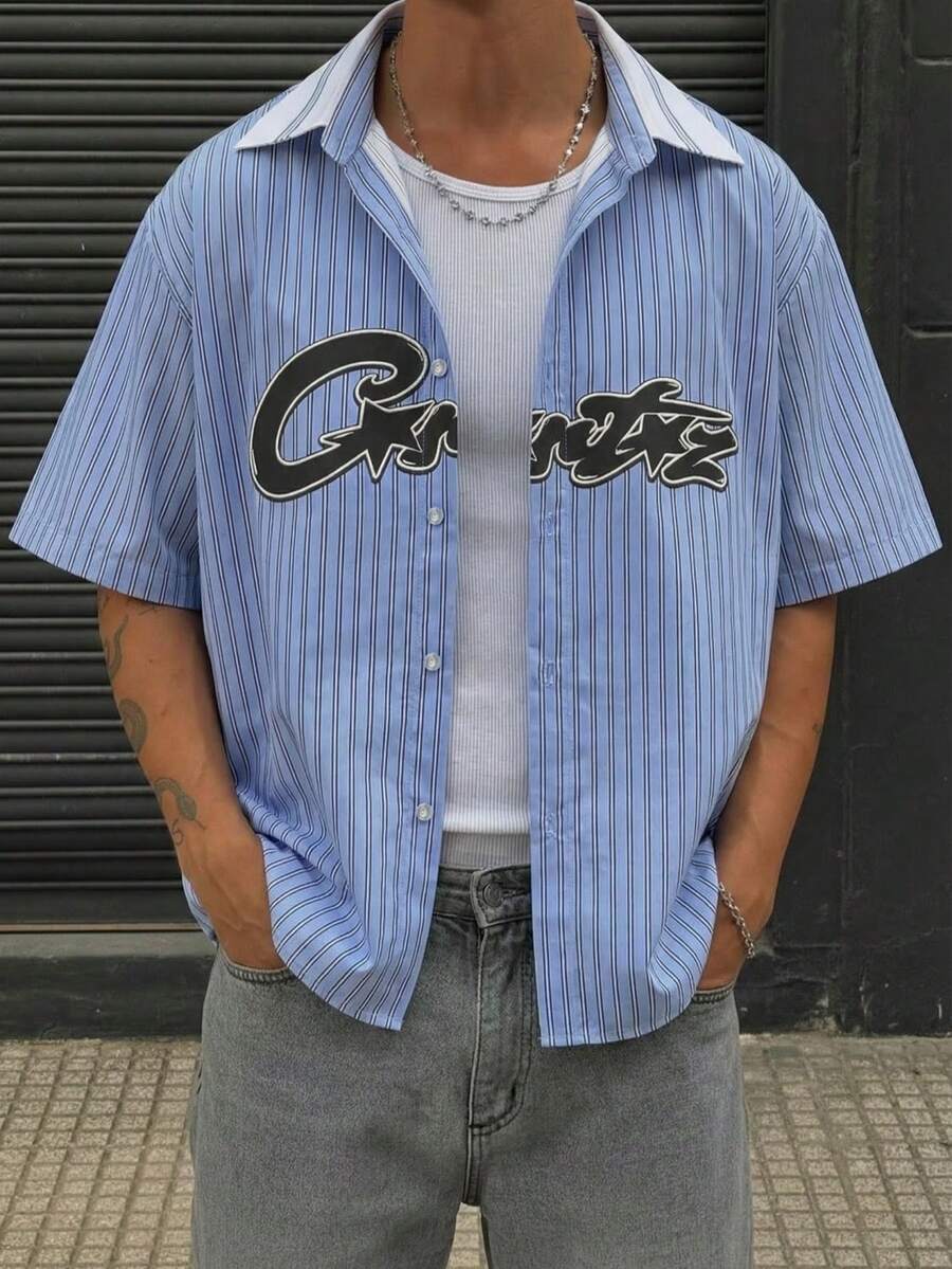 男士字母条纹短袖休闲赛车风撞色领单排扣衬衫，利落落肩廓形街头风上衣 - 彩色 - 查看 1