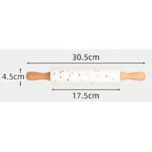 Cây cán bột silicon chấm bi nhiều màu sắc này được làm từ chất liệu silicon chống dính, thích hợp để cán bột, nướng bánh và làm bánh bao. Tay cầm thoải mái giúp thao tác dễ dàng và không tốn nhiều công sức, không bị dính bột và dễ dàng vệ sinh. Đây là một trợ thủ đắc lực trong nhà bếp của bạn. - Nhiều màu - Xem 5