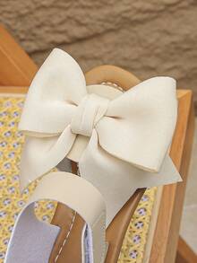 1 đôi dép xăng đan đế bằng mũi bướm mới cho bé gái mùa xuân và hè, giày công chúa dễ thương đa năng cho trẻ em, giày La Mã chống trượt phù hợp cho du lịch, kỳ nghỉ và đi học. - Màu be - Xem 6