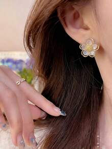 Bộ 5 đôi bông tai đinh tán hình hoa hình học cổ điển kiểu Pháp thanh lịch, phù hợp cho các cô gái tuổi teen đeo hàng ngày và trong các dịp lễ. - hình học - Xem 6