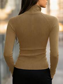 卡其色高领拉链针织衫 | 修身剪裁，保暖弹力 | 简约拉链设计，百搭叠穿单品 | 适合办公室、通勤、都市休闲、秋冬季穿着 - 卡其色 - 查看 2