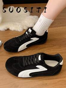 Women's Comfortable Lightweight Black Flat Non-Slip Outdoor Sports Casual Student Running Sneakers