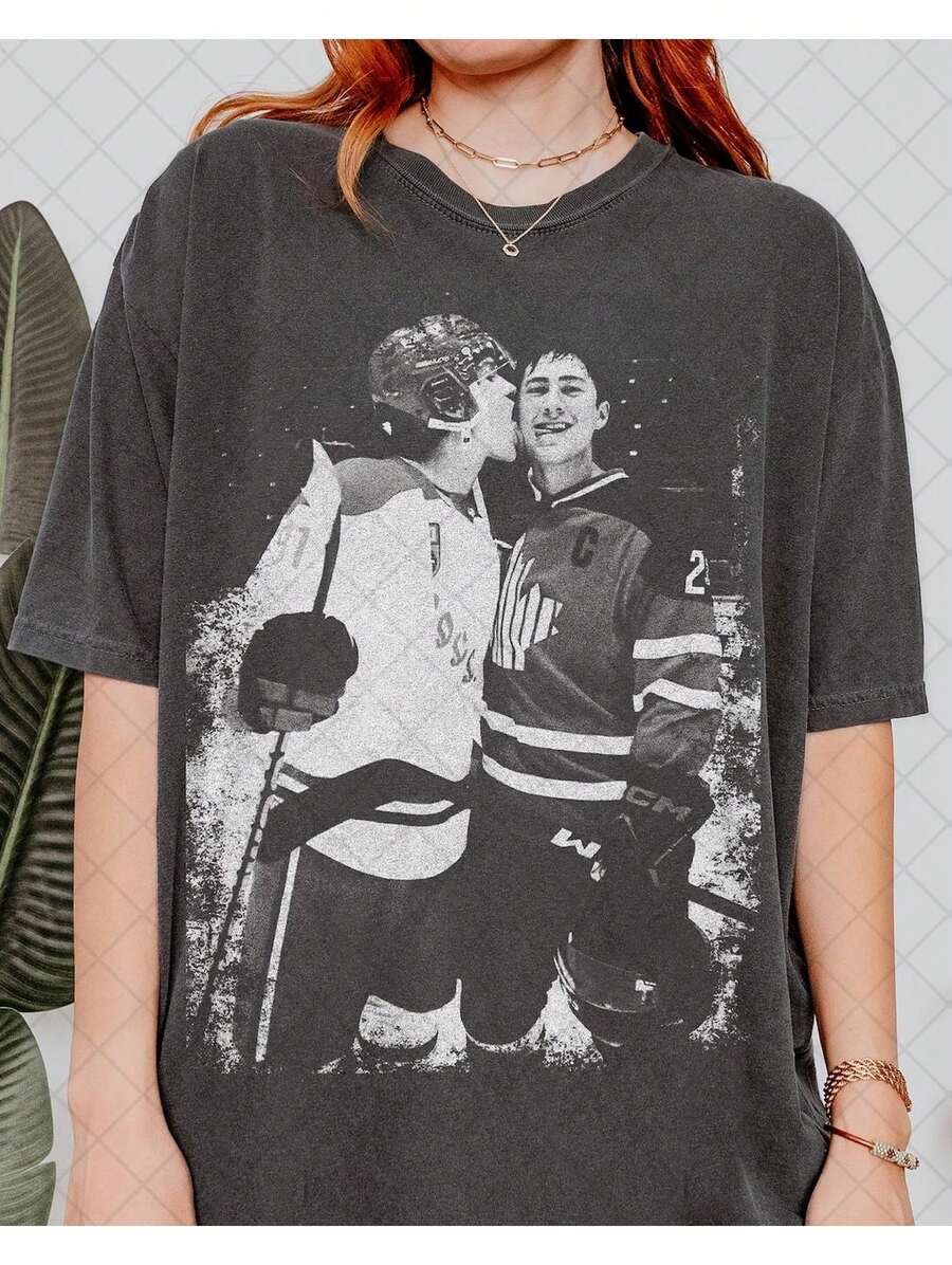 Plus Size Women's Vintage Hockey Hollanov Heated Rivalry Graphic Tee T-Shirt Casual Minimalist Pattern Round Neck Short Sleeve Loose Fit Plus Size T-Shirt, Suitable For Summer, Going Out - 木炭 - 查看 1