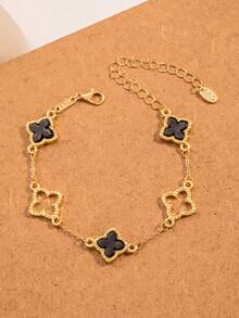 A Fashionable Lucky Hollowed Out Clover Classic, Elegant And Versatile, Is A Gift Choice