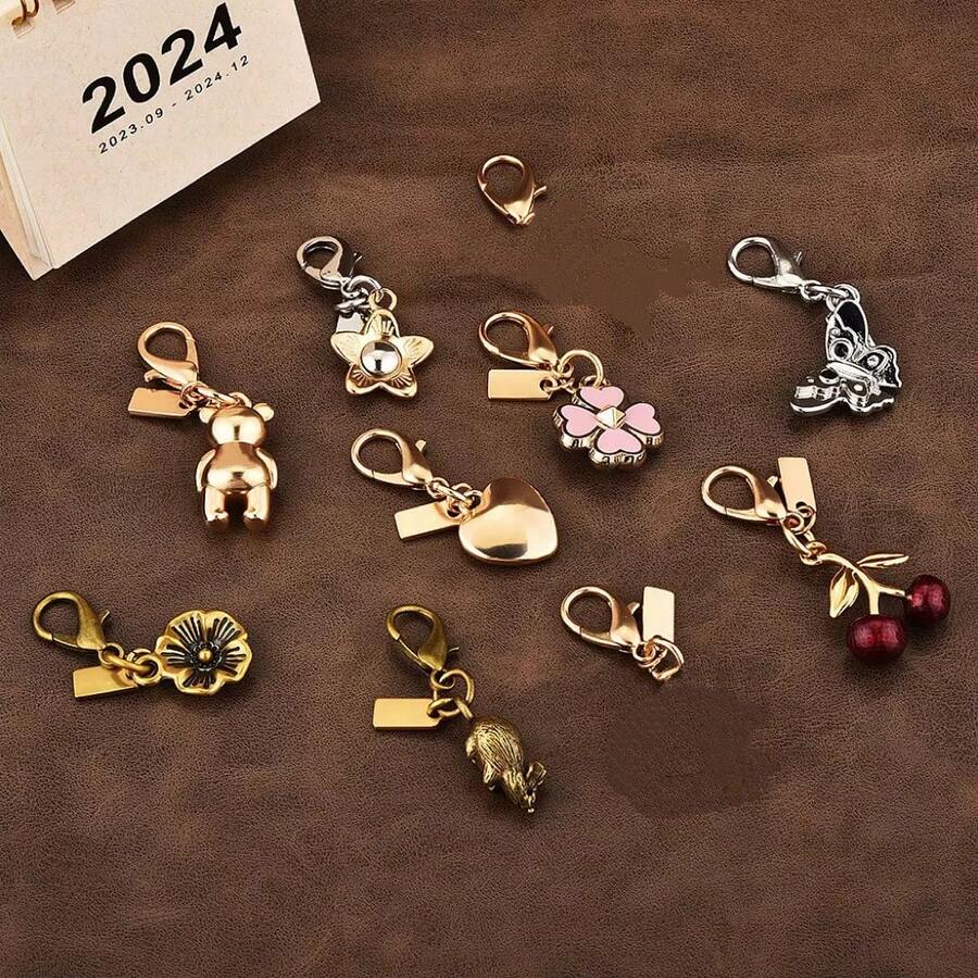 1个樱花/四叶草/小熊/字母钥匙扣，优雅轻巧，樱花造型，带吊坠，适合挂在包包/车钥匙上，是情侣/生日/圣诞节/感恩节/情人节的装饰礼物。 - 金色 - 查看 1