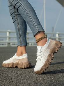 Women's Walking Shoes, White Knit Sneakers With Brown Wave Sole Design & Gold Ankle Chain, Breathable Athletic Shoes For Casual Wear, Comfortable Fashion Gift For Her - 白卡 - 查看 1