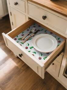 1 rolka nieprzylepnej wykładziny do szafek, wzór czerwonej truskawki, mata do szuflady, antypoślizgowa podkładka do lodówki, wodoodporna i olejoodporna mata do lodówki EVA, przezroczysta wykładzina do szafek z nadrukiem owoców, podkładka na stół, wiosenno-letnie propozycje, prezenty dla druhen, wystrój pokoju, sypialni, na plażę, podróże, dla mężczyzn, dla kobiet, wakacje, dzień kobiet, niezbędne akcesoria podróżne, upominki ślubne, Y2K, sypialnia, akcesoria samochodowe dla kobiet, wystrój kuchni - truskawka - Zobacz 28