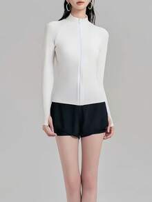 Traje de baño de dos piezas minimalista en blanco y negro para mujer, traje de baño de manga larga premium, conjunto 2 en 1 de falda de playa y pantalones cortos, adecuado para nadar y ciclismo - Blanco y Negro - Ver 4