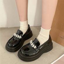 Zapatos de cuero pequeños de estilo británico, mocasines de plataforma con suela gruesa y punta redonda, vestido a juego de perlas estilo francés, primavera 2025 para mujeres - Negro - Ver 2