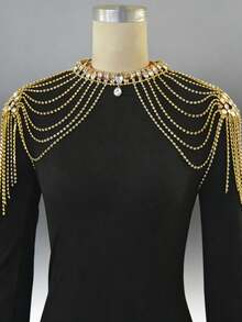 1 chiếc dây đeo vai tua rua pha lê sang trọng, phù hợp với váy cưới trễ vai của cô dâu, phụ kiện pha lê thủy tinh. - Dây chuyền vai tua rua - Xem 6