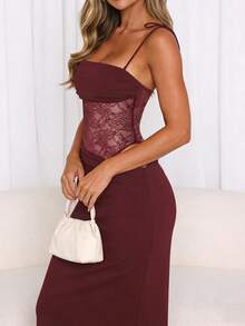 Elegant bodycon maxiklänning med spaghettiband och kontrasterande spetspanel, perfekt för festkvällar - Bourgogne - Visa 8