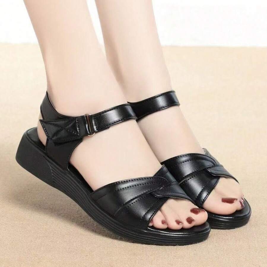 Sandalias de suela gruesa para mamá de mediana edad y anciana, nuevas de verano 2025, antideslizantes, cómodas, no cansadas, de suela blanda y planas, casuales - Negro - Ver 1