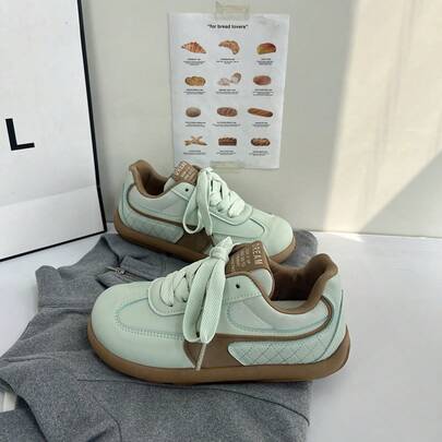 Versión coreana de zapatillas retro de nicho para mujeres 2025, nuevas zapatillas de entrenamiento alemanas de primavera versátiles con suela gruesa, zapatillas deportivas casuales blancas