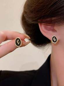 1 对复古、优雅、简约时尚的椭圆形花朵黑色油滴耳环，独特的经典设计，适合女性佩戴，适合日常约会和通勤。 - 彩色 - 查看 8