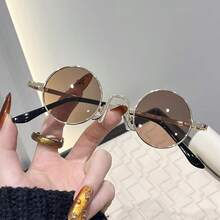 1副复古圆形果冻色时尚眼镜，适合海滩、度假、街头、派对、摄影等各种场合，四季皆宜。