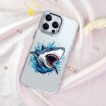 Tiburón furioso con la boca abierta en el agua. Esta elegante funda es compatible con los modelos  17, 16, 15, 14 Pro Max, 13, 12, 11, XR y XS Plus. Fabricada en silicona TPU, ofrece protección contra golpes y caídas, además de una sensación superior. Es un regalo ideal para familiares, amigos y seres queridos, y una opción perfecta para Año Nuevo. - transparente - Ver 2