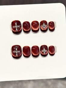 10片手工方形亚克力按压式美甲，短款，柔和酒红色渐变，亮泽猫眼，镶嵌小水钻十字架，前卫优雅简约的秋季美甲，秋季按压式美甲，冬季假指甲，情人节美甲，派对日常及约会适用，海滩热带度假风，DIY假指甲艺术，适合女性和女孩作为礼物美甲用品 - 酒紅色 - 查看 8
