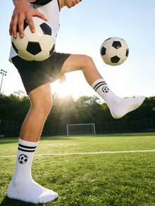 1/10双装男女通用黑白条纹足球中筒袜，休闲舒适，柔软亲肤，适合日常穿着、运动、旅行、学院风搭配，四季皆宜。 - 黑與白 - 查看 2