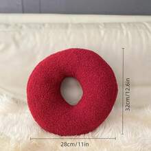 1个毛绒可爱暖色调深红色LOVE字母抱枕，情人节装饰靠垫，节日家居装饰靠垫，四季皆宜的家居装饰靠垫