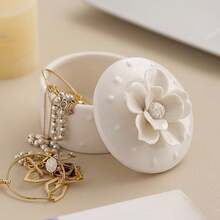 Hộp đựng trang sức bằng gốm thủ công duyên dáng với họa tiết hoa - Lý tưởng để trang trí và cất giữ trang sức trên bàn trang điểm, trang trí phòng trang điểm. - trắng - Xem 1