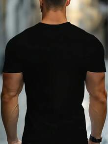 Camiseta gráfica retro de juegos para hombres| Consola de videojuegos vintage con zapatillas rojas, camiseta casual negra, verano, cuello redondo de ajuste regular, tela ligeramente elástica, patrón de alfabeto, perfecta para hombres - Negro - Ver 2