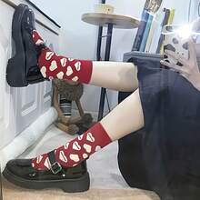 4双装女士可爱百搭中筒袜，饰有心形和字母图案，适合日常穿着和情人节。 - 彩色 - 查看 6