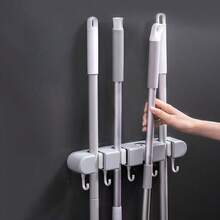 1个浴室拖把架壁挂式挂钩，无需钻孔即可收纳拖把，适用于浴室