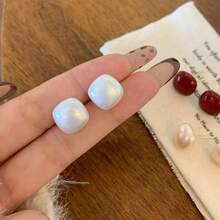 1对经典欧美时尚优雅方形糖粒耳钉，2026新款仿珍珠方形耳环，轻盈奢华秋冬耳环 - 彩色 - 查看 5