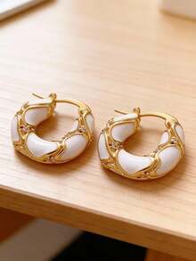 Vintage French Style Gold Hoop Earrings For Women - Everyday Luxury Minimalist Chunky Hoops, Fall Winter Fashion Jewelry Gift - White - View 10