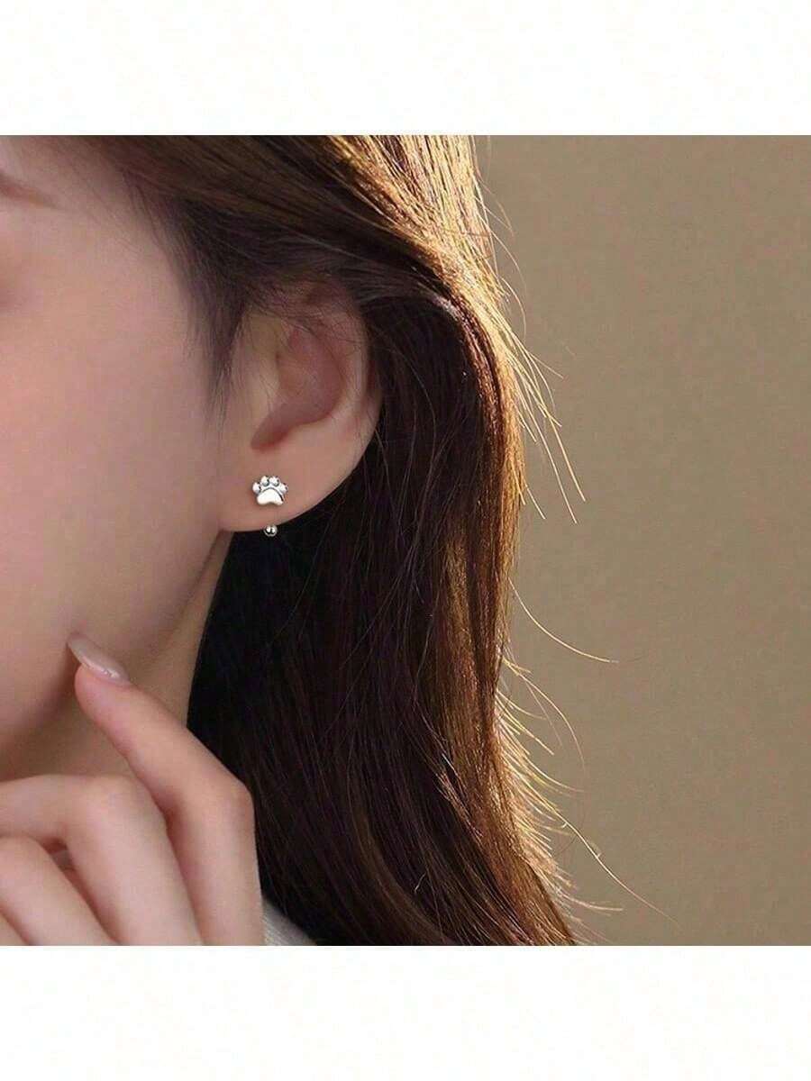 A Pair Of Silver Cat Paw Shaped Earrings, Stylish And Uniquely Designed, Suitable For Everyday Wear And Parties, The Perfect Gift. - 銀色 - 查看 1