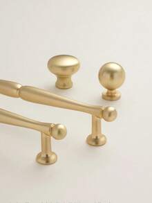 1个金色家具把手，独特优雅的设计，锌合金材质，现代简约风格，精致高品质的抽屉和橱柜门拉手，适用于卧室、厨房、浴室的橱柜、衣柜、梳妆台和其他家具，附带安装螺丝。 - 金色 - 查看 10