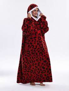 一套女士加大码紫色豹纹连帽睡袍 - 超厚保暖抓绒面料，带羊羔绒内衬，带帽苹果口袋，可机洗，舒适的居家休闲服，适合居家放松、睡衣派对和寒冷天气外出穿着，也可作为浴室装饰 - 彩色 - 查看 14