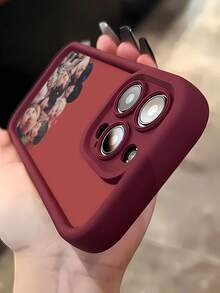 Siete hombres sonrientes con adorables pegatinas. Esta elegante funda es compatible con los modelos  16, 15, 14 Pro Max, 13, 12, 11, XR y XS Plus. Fabricada en silicona TPU, ofrece protección contra golpes y caídas, además de una sensación superior. Es un regalo ideal para familiares, amigos y seres queridos, y una opción perfecta para Navidad. - Burdeos - Ver 5