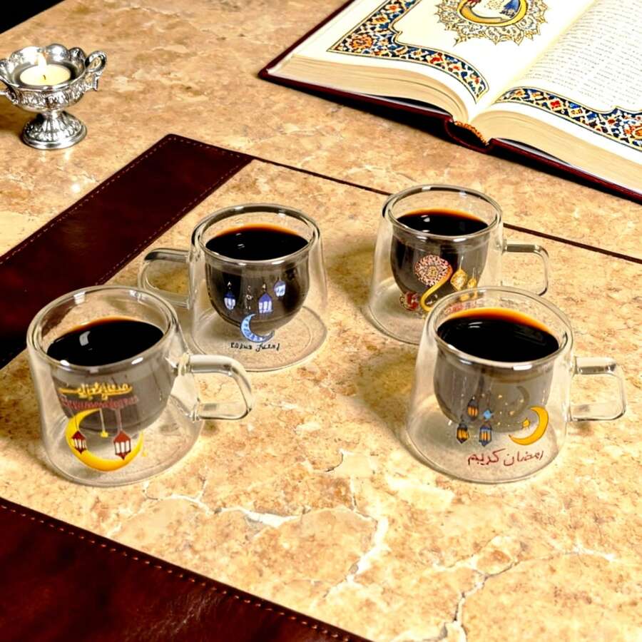 1个装和4个装80毫升双层玻璃咖啡杯，带把手，耐热。附赠独特的斋月主题贴纸设计，也可用于盛装牛奶/茶。适用于茶、浓缩咖啡、牛奶等。是斋月和生日的理想礼物。 - 彩色 - 查看 1