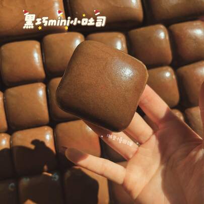 1 st supermjuk mini-toastbrödsquishy-leksak, långsamt återhämtande stressrelief, kreativ realistisk brödklämleksak, perfekt present till vänner, helgdagar, födelsedagar (Obs: På grund av batchskillnader kan den faktiska produktfärgen variera något från bilden, men det påverkar inte produktkvaliteten. Om du känner dig störd rekommenderas det att du överväger att köpa den senare)