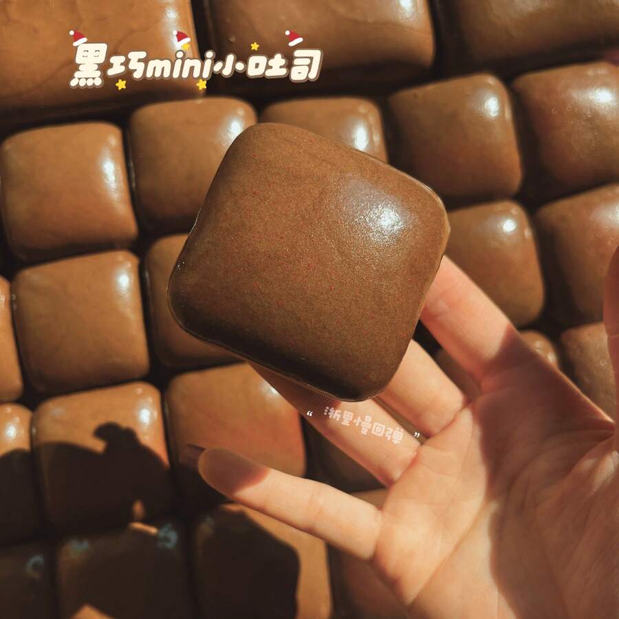 1pc Super Soft Mini Toast Bread Squishy Toy, Slow Rebound Squeeze Stress Relief Prop, Creative Realistic Bread Squeeze Toy, Great Gift For Friends, Holiday, Birthday (Note: Due To Batch Differences, The Actual Product Color May Vary Slightly From The Image, But It Does Not Affect The Product Quality. If You Feel Bothered, It Is Suggested To Consider Purchasing It Later) - Multicolor - View 1