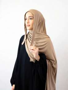 1条系带式速戴针织头巾。柔软透气，不易起球，系带式头巾——舒适的日常穆斯林头巾，适合所有季节，易于佩戴和造型，也适合海滩和度假场合。 - instant hijab - 查看 2