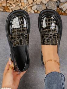 Women's Lacquered Embossed Crocodile Pattern Slip-On Loafers, Retro Style, Suitable For Daily Commute, All Seasons, Black & Gold Glossy Thick Sole Shoes - Black - View 6
