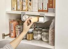 Joseph Joseph CupboardStore Under Shelf Storage Plastic Wrap, Film, Foil And Bag Space Saving Cabinet Organizer - 白色 - 查看 2