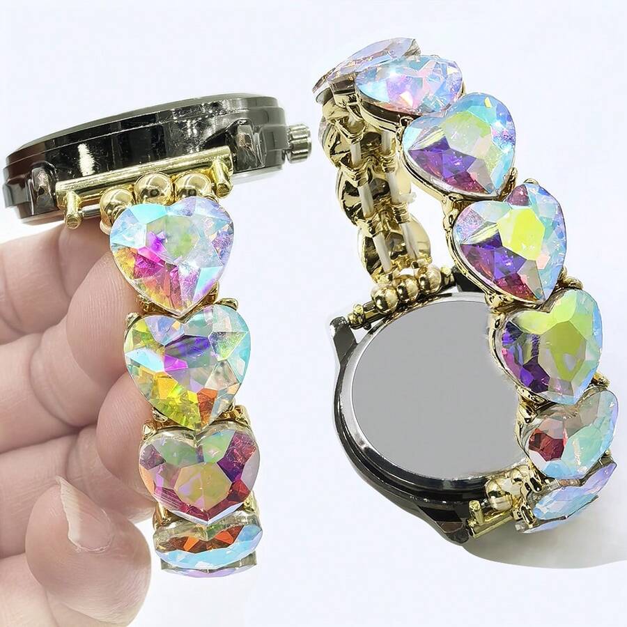 色彩缤纷闪亮心形金属弹力表带，兼容 38/40/41/42/44/45/46/49mm，适用于 Ultra 3/2/1 系列 1-11 和 SE，闪耀水钻装饰，点缀您的腕间，适合作为情人节礼物和日常佩戴，兼容 20/22mm 表耳宽度的智能手表 - 也适用于三星 Galaxy Watch/Garmin 和其他智能手表（仅表带）