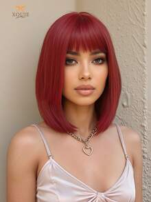 这款火红色短直波波头假发，12英寸，女士款，外观自然，高品质蓬松透气，采用耐热合成纤维制成，专为时尚日常佩戴而设计，非常适合约会、摄影、角色扮演、优雅派对、音乐节和休闲聚会等场合。 - 酒紅色 - 查看 2