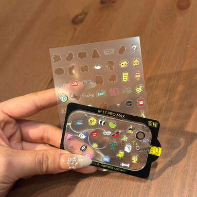 Identifieringssymboler, dekorativa klistermärken med roliga ikonmönster + kameralinsskydd är kompatibla med Apple 17 Pro/17 Pro Max-serien. Kameralinsskyddsfilmen är lämplig för dagligt skydd, kontorsbruk och hemmabruk. Dagligt skydd, kontor och hemkameraskydd för mobiltelefoner.