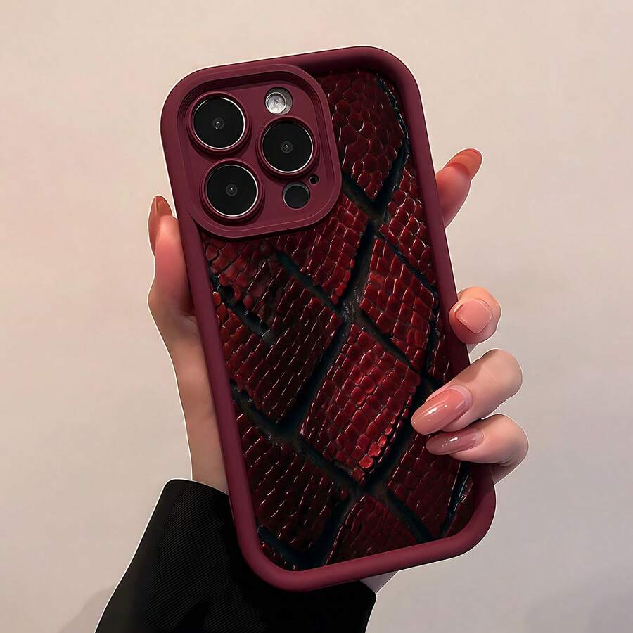 Funda de teléfono con espejo y estampado de piel de serpiente roja. También funciona como espejo y es compatible con 17, 16 Pro Max, 15 Pro Max, 13 y 12. Fabricada en TPU, ofrece protección contra golpes y caídas. Es un accesorio elegante para los amantes de la naturaleza y un regalo fantástico para familiares, amigos, cumpleaños u ocasiones especiales. - Burdeos - Ver 1