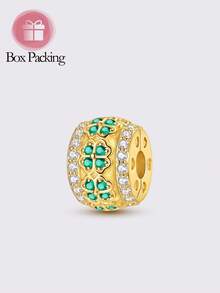 这款原创设计的银色串珠手链，饰有闪耀夺目的立方氧化锆石，为您的叠戴手链增添光彩。经典的四叶草造型象征着好运、爱情、健康和财富，是任何珠宝收藏中意义非凡的点缀。 - 銀色 - 查看 13